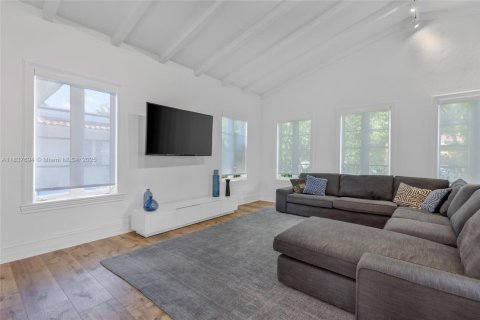 Снять в аренду виллу или дом в Майами-Шорс, Флорида 5 спален, 287.07м2, № 2034561 - фото 8
