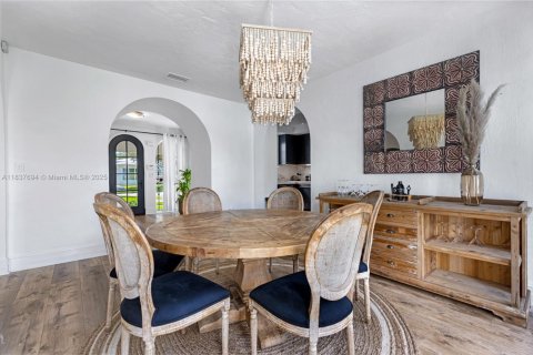 Снять в аренду виллу или дом в Майами-Шорс, Флорида 5 спален, 287.07м2, № 2034561 - фото 10