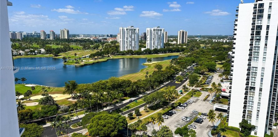 Condominio en Aventura, Florida, 2 dormitorios  № 1935958