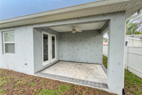 Villa ou maison à vendre à Tampa, Floride: 3 chambres, 144.65 m2 № 2400441 - photo 11