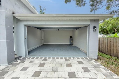 Villa ou maison à vendre à Tampa, Floride: 3 chambres, 144.65 m2 № 2400441 - photo 3