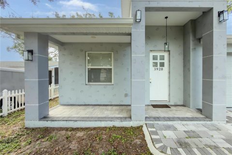 Villa ou maison à vendre à Tampa, Floride: 3 chambres, 144.65 m2 № 2400441 - photo 2