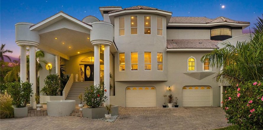 Villa ou maison à Tierra Verde, Floride 4 chambres, 478.91 m2 № 1543175