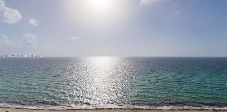 Condo in Sunny Isles Beach, Florida, 4 bedrooms № 1882377