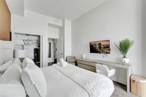 Condo in Hollywood, Florida, 1 bedroom № 2026460 - photo 7