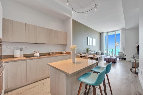 Condo in Hollywood, Florida, 1 bedroom № 2026460 - photo 14