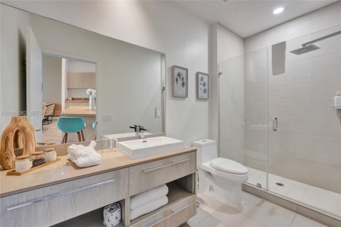 Condo in Hollywood, Florida, 1 bedroom № 2026460 - photo 8