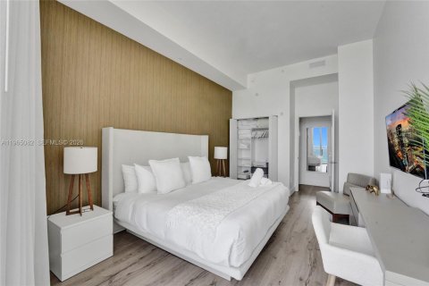 Condo in Hollywood, Florida, 1 bedroom № 2026460 - photo 5