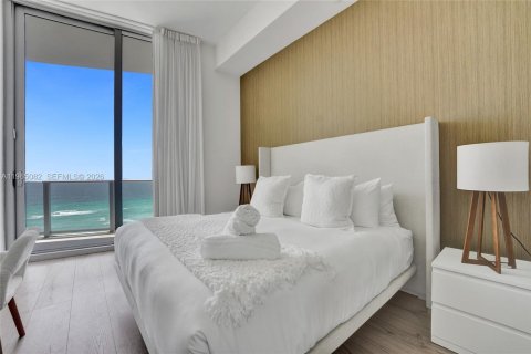 Condo in Hollywood, Florida, 1 bedroom № 2026460 - photo 12