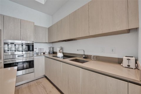 Condo in Hollywood, Florida, 1 bedroom № 2026460 - photo 16