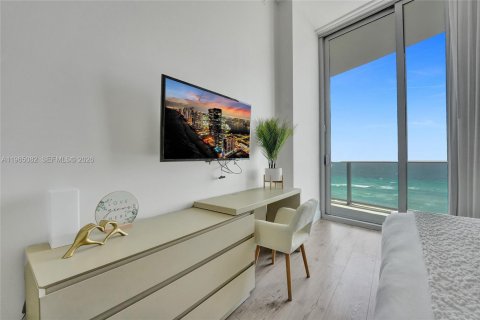 Condo in Hollywood, Florida, 1 bedroom № 2026460 - photo 11
