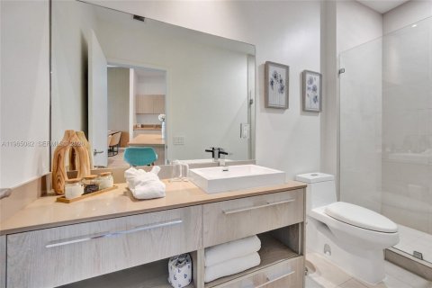 Condo in Hollywood, Florida, 1 bedroom № 2026460 - photo 9