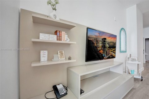 Condo in Hollywood, Florida, 1 bedroom № 2026460 - photo 29