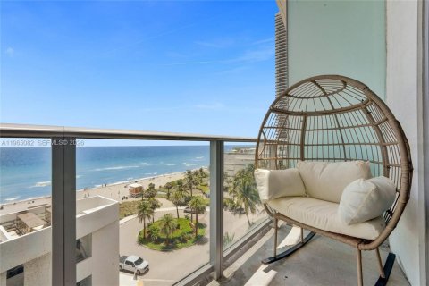 Condo in Hollywood, Florida, 1 bedroom № 2026460 - photo 3