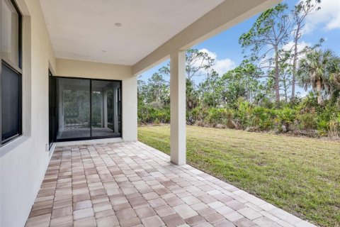 House in Port Charlotte, Florida 3 bedrooms, 170.1 sq.m. № 2232993 - photo 28