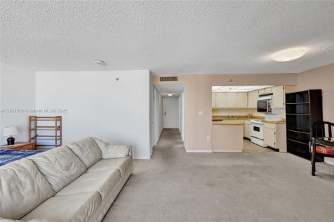 Condominio en venta en Sunny Isles Beach, Florida, 70.79 m2 № 1975901 - foto 27