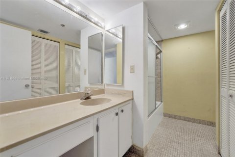 Condominio en venta en Sunny Isles Beach, Florida, 70.79 m2 № 1975901 - foto 10
