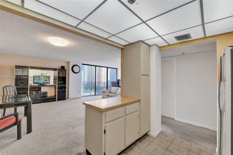 Condominio en venta en Sunny Isles Beach, Florida, 70.79 m2 № 1975901 - foto 18
