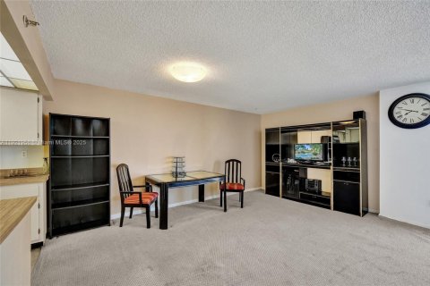 Condominio en venta en Sunny Isles Beach, Florida, 70.79 m2 № 1975901 - foto 30