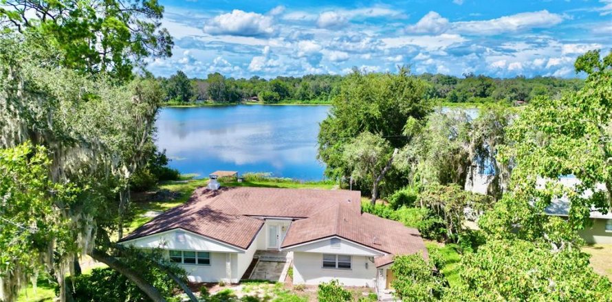 House in Hawthorne, Florida 3 bedrooms, 158.96 sq.m. № 1873463