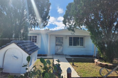 Villa ou maison à louer à Miami Gardens, Floride: 3 chambres, 160.26 m2 № 2397703 - photo 2