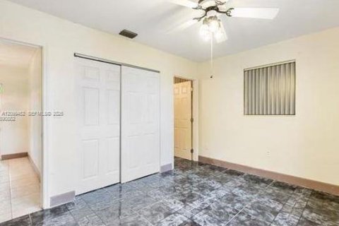 Villa ou maison à louer à Miami Gardens, Floride: 3 chambres, 160.26 m2 № 2397703 - photo 11