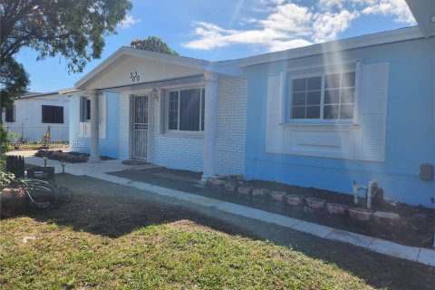 Villa ou maison à Miami Gardens, Floride 3 chambres, 160.26 m2 № 2397703
