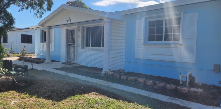 Villa ou maison à Miami Gardens, Floride 3 chambres, 160.26 m2 № 2397703