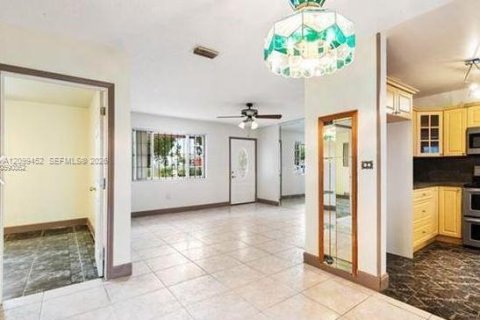 Villa ou maison à louer à Miami Gardens, Floride: 3 chambres, 160.26 m2 № 2397703 - photo 4