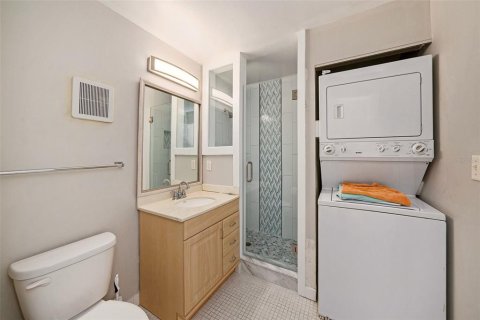 Condo in Saint Petersburg, Florida, 2 bedrooms  № 1560423 - photo 15