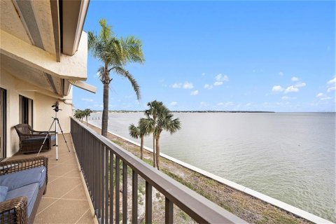 Condo in Saint Petersburg, Florida, 2 bedrooms  № 1560423 - photo 1