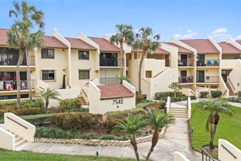 Condo in Saint Petersburg, Florida, 2 bedrooms  № 1560423 - photo 24