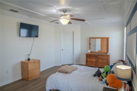 House in Hudson, Florida 4 bedrooms, 226.77 sq.m. № 1899258 - photo 14