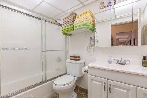 Condominio en venta en Sunny Isles Beach, Florida, 2 dormitorios, 81.48 m2 № 1958575 - foto 11