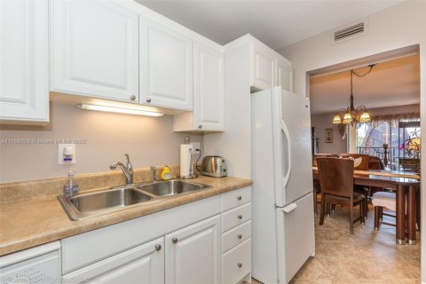 Condominio en venta en Sunny Isles Beach, Florida, 2 dormitorios, 81.48 m2 № 1958575 - foto 5