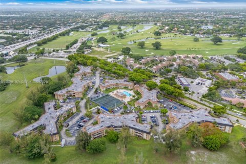 Copropriété à vendre à Miami Lakes, Floride: 2 chambres, 94.76 m2 № 1989931 - photo 29