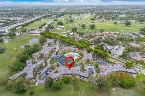 Copropriété à vendre à Miami Lakes, Floride: 2 chambres, 94.76 m2 № 1989931 - photo 28