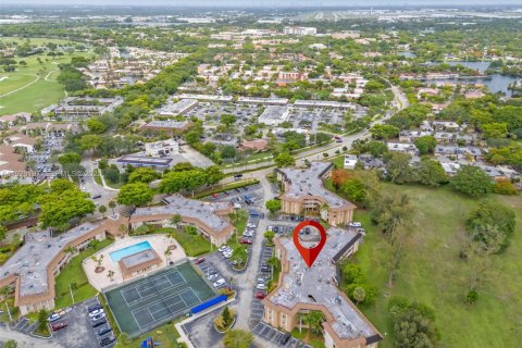 Copropriété à vendre à Miami Lakes, Floride: 2 chambres, 94.76 m2 № 1989931 - photo 26