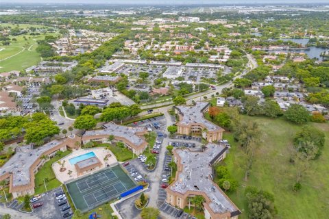 Copropriété à vendre à Miami Lakes, Floride: 2 chambres, 94.76 m2 № 1989931 - photo 27