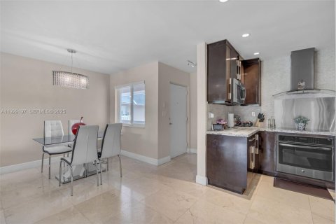 Copropriété à vendre à Miami Lakes, Floride: 2 chambres, 94.76 m2 № 1989931 - photo 3