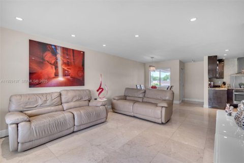 Copropriété à vendre à Miami Lakes, Floride: 2 chambres, 94.76 m2 № 1989931 - photo 10