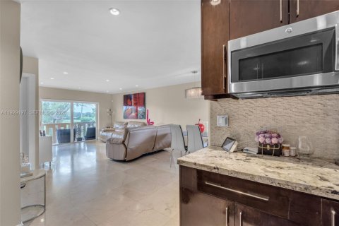 Copropriété à vendre à Miami Lakes, Floride: 2 chambres, 94.76 m2 № 1989931 - photo 6