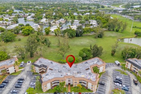 Copropriété à vendre à Miami Lakes, Floride: 2 chambres, 94.76 m2 № 1989931 - photo 25