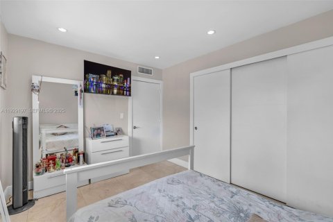 Copropriété à vendre à Miami Lakes, Floride: 2 chambres, 94.76 m2 № 1989931 - photo 19