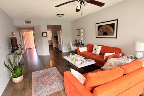 Condominio en venta en Pembroke Pines, Florida, 2 dormitorios, 105.63 m2 № 2057389 - foto 11