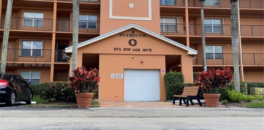 Condominio en Pembroke Pines, Florida, 2 dormitorios  № 2057389