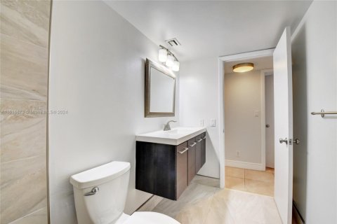 Commercial property in Fort Lauderdale, Florida № 1728751 - photo 10