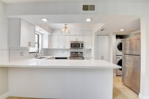 Commercial property in Fort Lauderdale, Florida № 1728751 - photo 4