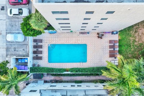 Commercial property in Fort Lauderdale, Florida № 1728751 - photo 3
