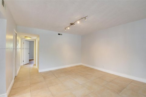 Commercial property in Fort Lauderdale, Florida № 1728751 - photo 16